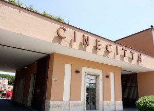 1200px-Cinecittà_-_Entrance